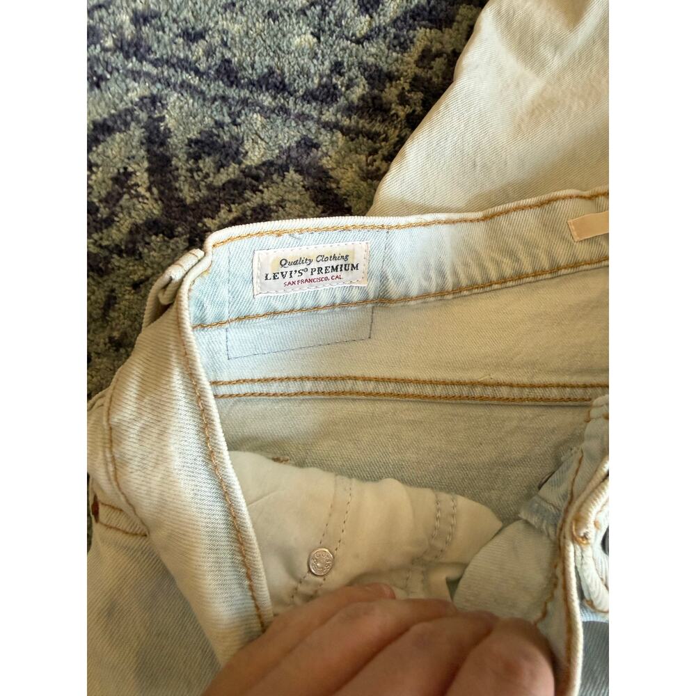 Women’s Light Blue Button-Fly Wedgie Levi’s Jeans Sz 32 Casual - Picture 8 of 10